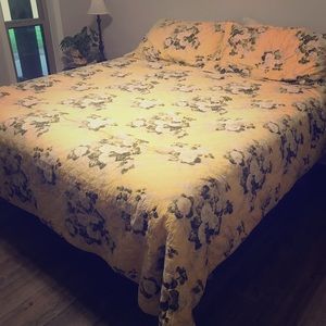 Timeless Yellow King Comforter!